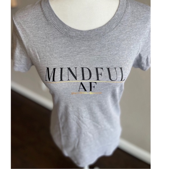 Mindful AF Curved Hem Dreamy Tee NWT - Picture 4 of 7